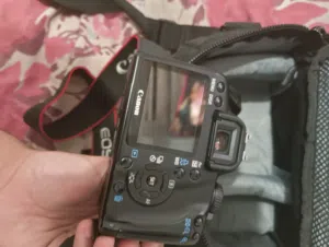 canon DSLR camera 1000d