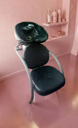 كرسي ومغسلة صالون