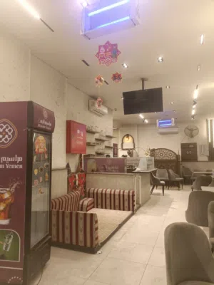 محل مجهز مطعم 470 م على شارع اي سي فيصل مطعم مجهز ومحوش بالكامل وبه مبخره كامله