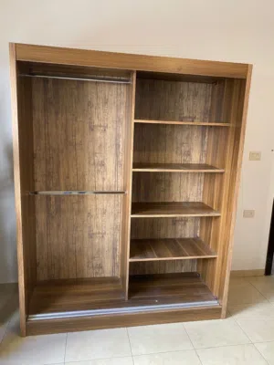 غرفه نوم شباب لامنيت تفصيل    ممتازه استعمال اسبوع فقط  مع تختين مفرد نظام تخزين وكمدينه مع  خزانه ب