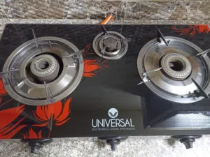 طباخ غاز سطحي (فوق الرخام) زجاج 3 شعلات (UNIVERSAL) - بحالة ممتازة