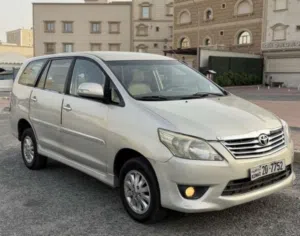 toyta innova 2012
