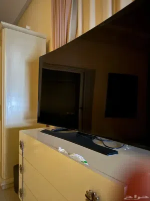 شاشه سامسونج 55 بوصه منحني مثل الجديد لم يستخدم الا قليل