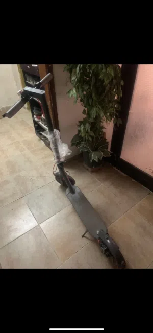 للبيع سكوتر كهربائي بحالة ممتازة