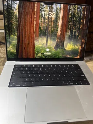 MacBook M1 max original from the United States the Laptop is almost new with 97% of battery
