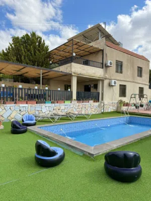 2 Bedrooms Chalet for Rent in Salt Al Subeihi