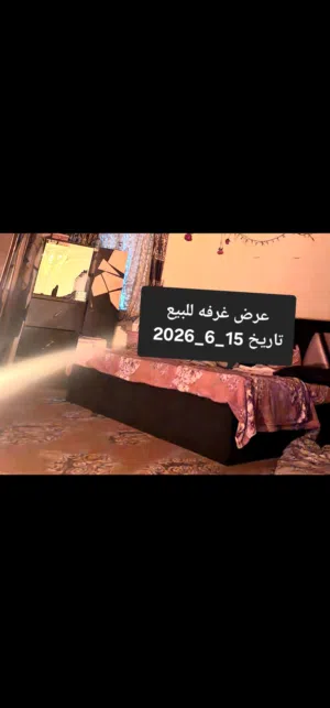 غرفه نوم من سرير ودولاب وتسريحه وكمدونتين غرفه خشب ماليزي سمك12 عمل نظيف وكاله ،