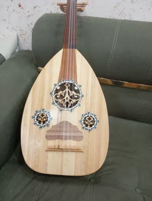 عود عزف للبيع