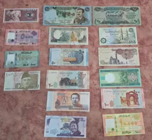 للبيع مجموعة عملات ورقية مختلفة