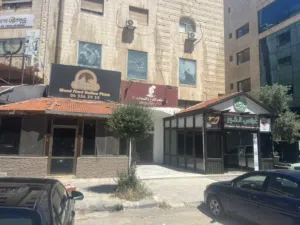 فرصة استثمارية مميزة (محلات للايجار في موقع مميز)