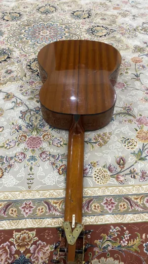 جيتار كلاسيكي martinez سنة الصنع 2012