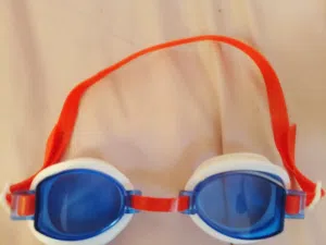 نظارة مستعملة بحالة ممتازة