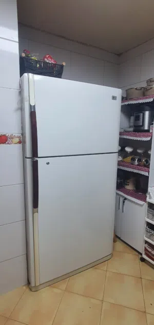 ثلاجه LG للبيع   LG refrigerator for sale