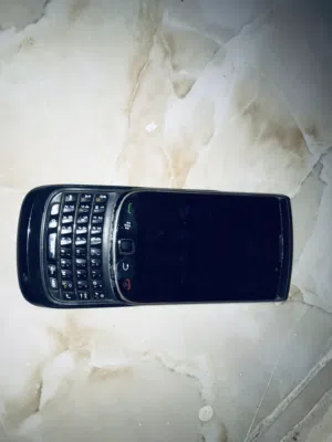 عرطههه لمحبي بلاك بيري جوال BlackBerry Torch 9800 بحاله ممتازه اقراء الوصف