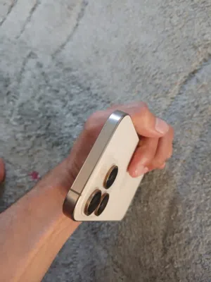 Iphone 16 pro بطاريه 93 بحال الوكاله