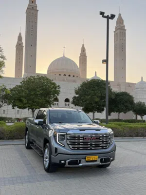 Used GMC Sierra in Al Dakhiliya