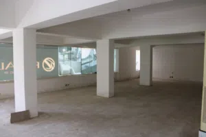 معرض دورين 460 متر أرض الجولف النزهة للبيع أو للإيجار في منطقة راقية تجارية لقطة