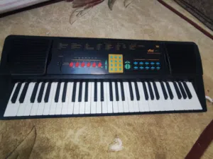 السلام عليكم بيانو للبيع مكان بنغازي سعر حرق