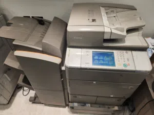 مكينة تصوير ابيض واسود كانون 6255 تحتاج صيانه ،،،او تنفع قطع غيار