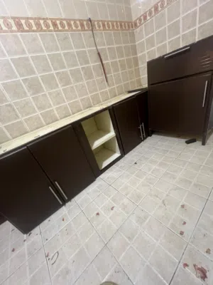 مطبخ مستعمل نضيف جدا للبيع بسبب النقل ملاحظة الابواب ليست مخلوعة لانها بزاوية