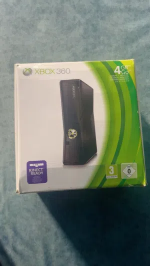 X BOX 360 WITH “(20 CD GAMES and TWO CONTROLLERS ORIGINAL)”