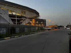 بيت مع مشتمل