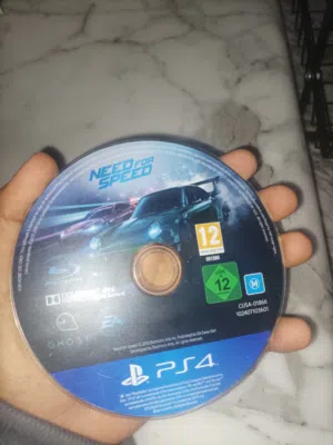 لعبتين PS4 للبيع مستعجل السعر