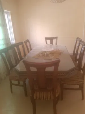 سفره 8 كراسي وبيرو للبيع