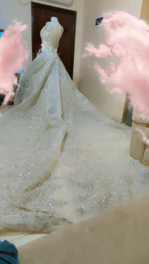 فستان زفاف ملكي معه هدية رائعة