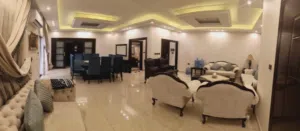 شقة / ارضية  / للايجار / موقع مميز / 3 نوم ماستر / الجاردنز