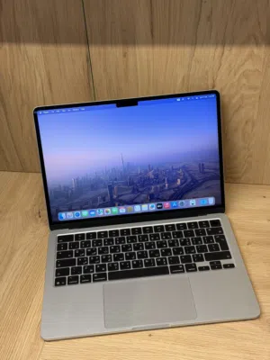 MacBook Air 2025. M4-Chip. 16 RAM. 512 SSD. 13.6-inch