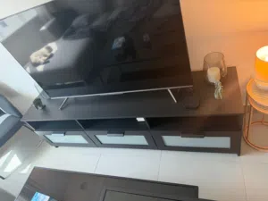 اغراض سفره مودرن استعمال خفيف جدا والخشب ممتاز