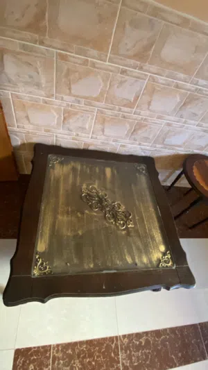 طاولة وسط لغرف الضيوف