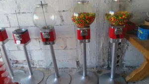 ماكينة علكه مع 600 حبه علكه تجمع 60 برايز