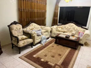 غرفة ضيوف و معيشه للبيع مع طاولات وسطيه