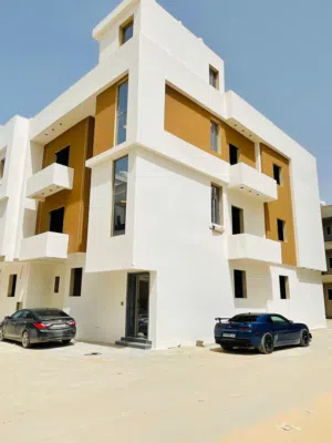 عماره 3طوابق نص ف سراج طريق لموشي بلقرب من زاد نافع