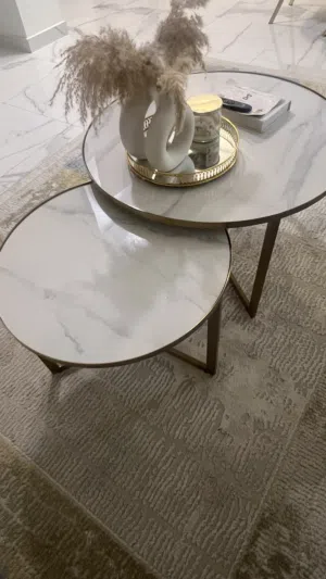 طاولات للبيع شبه جديدة