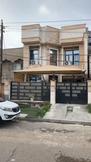 دار للبيع في حي حطين يصلح سكني او تجاري