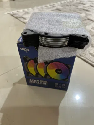 4 مراوح مركة aigo مع الكونترولر جديد لم يستخدم