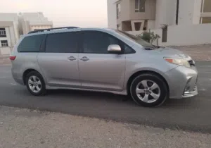 Used Toyota Sienna in Muscat