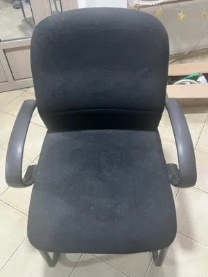 كرسي مكتب شبه جديد