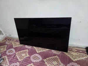 شاشة ال جي 55 oled مكسور طرفها صناعة ماليزيا