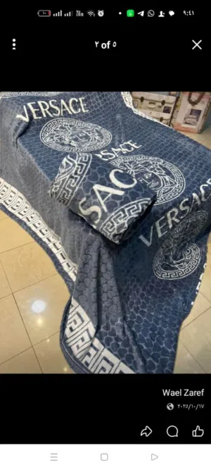 كل ما يميز منتجًا سواء كانت سلعة أو خدمة عن غيرها وتشمل على وجه الخصوص الأسماء التي تتخذ شكلًا مميزً