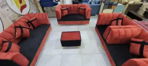 كنب يجمع بين الأناقة والجودة والراحة، كنب ملكي فاخر بتصميم راقٍ يضيف لمنزلك لمسه من الفخامه والتميز