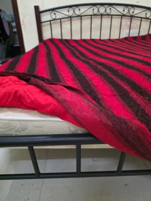سرير مع مرتبه