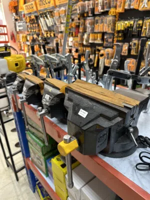 ملزمة حديد Iron vise