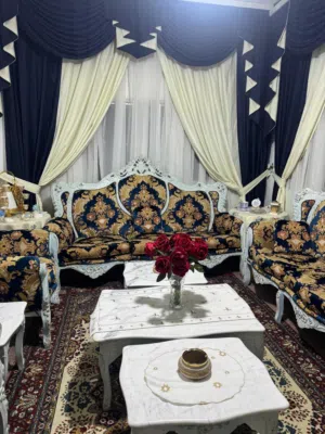 كنب موديل فرنسي تفصيل خشب زان 8 مقاعد مع طاولاته والبوفيه