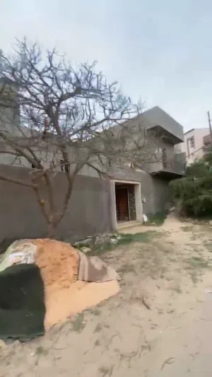 السلام عليكم ورحمة الله وبركاته  دورين وشقتين استوديو ع واجهتين