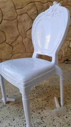 كراسي مناسبة للمناسبات ووالحدائق وغيرها متوفر البيع بالجملة و القطاعي
