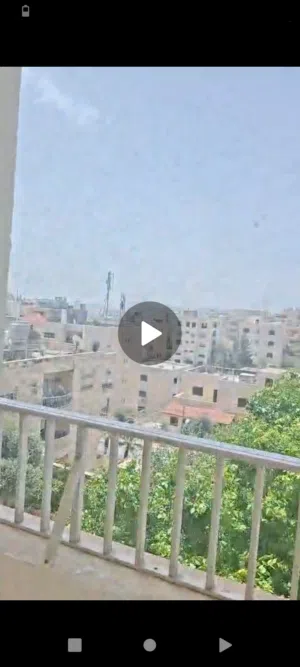 شقه فارغه للايجار المدينه الرياضيه قرب مختار مول